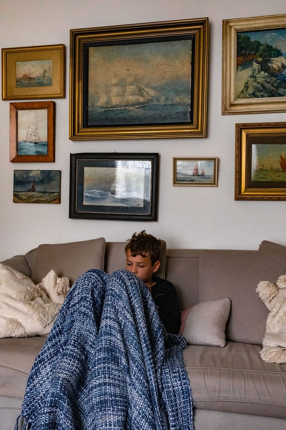 Boy_with_blue_blanket_on_sofa