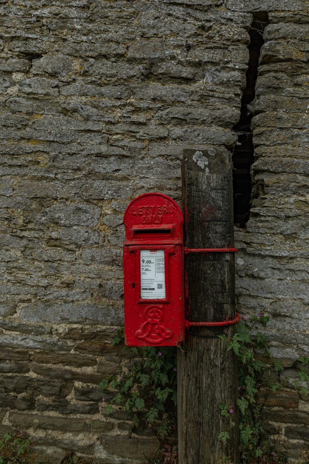 old_fashioned_red_postal_box