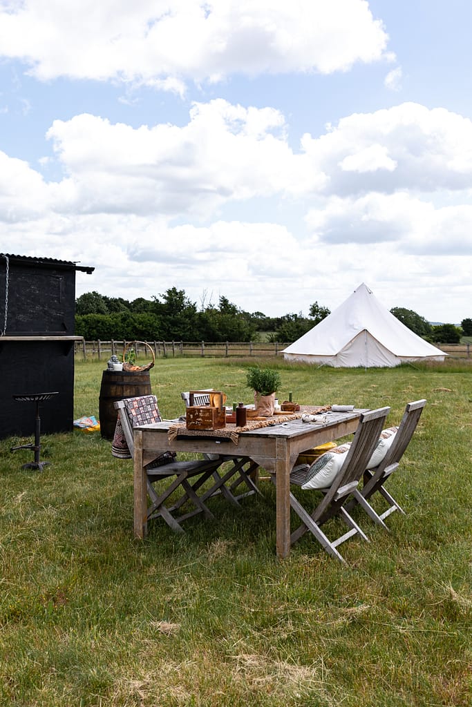 table_field_tipi_outdoor_eating_photography