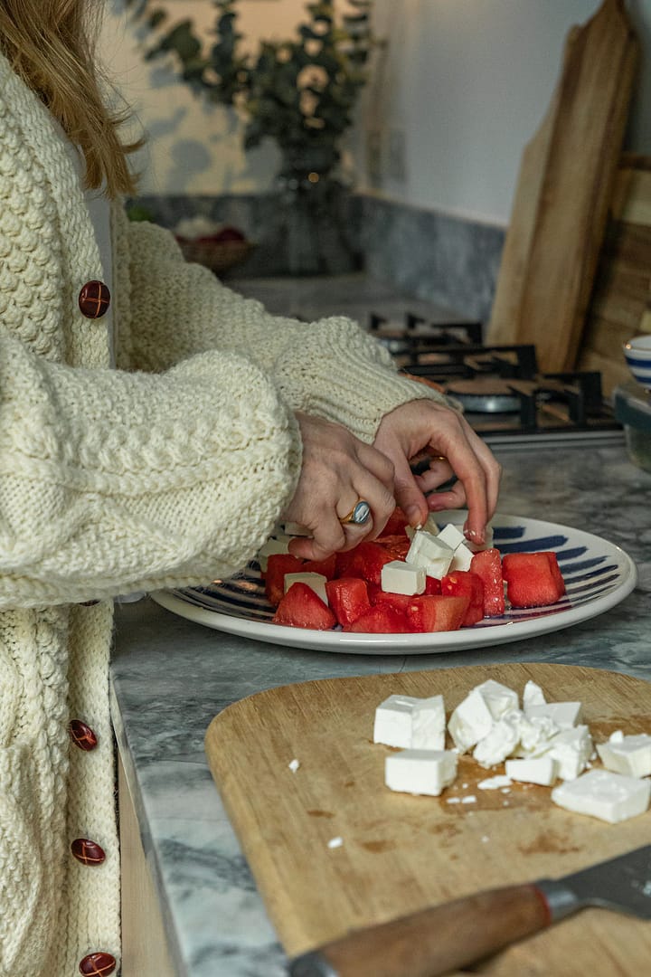Woman_hands_preparing_watermelong_salad
