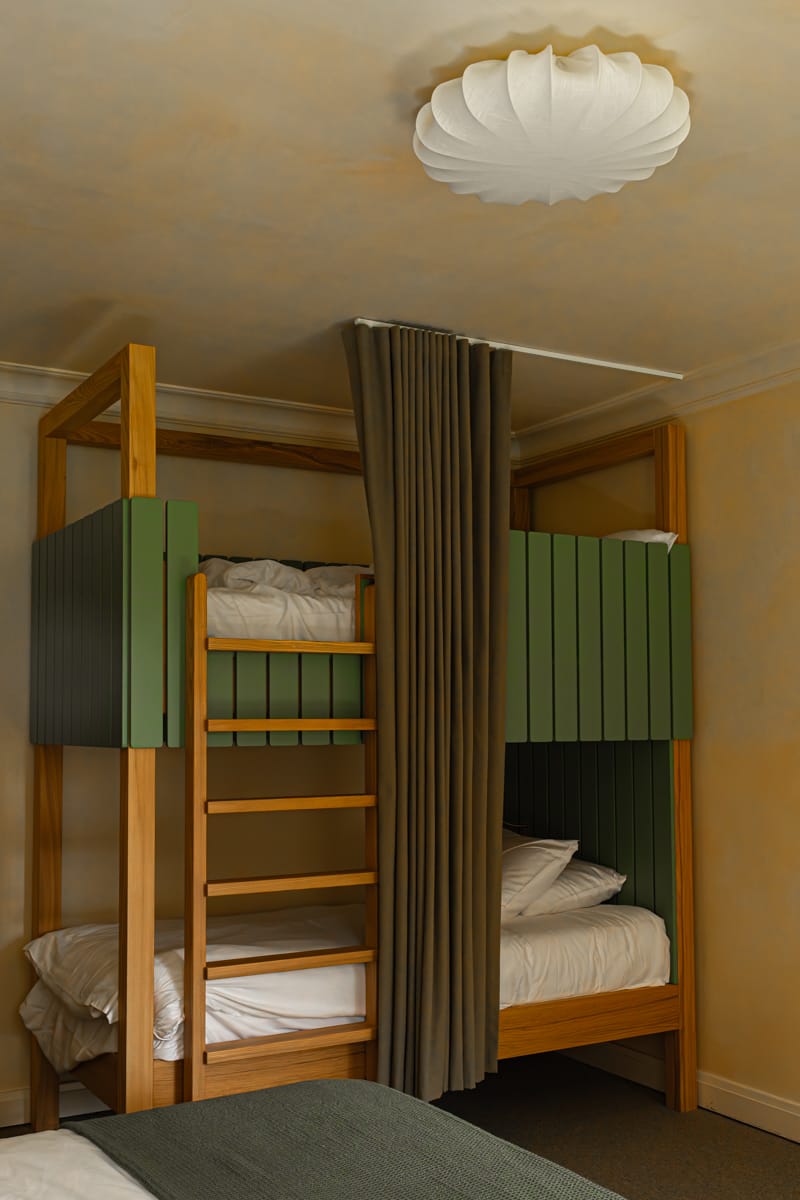 green_hotel_family_room_bunk_bed
