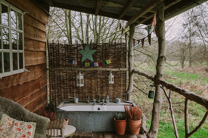 outdoor_bathtub_cabin