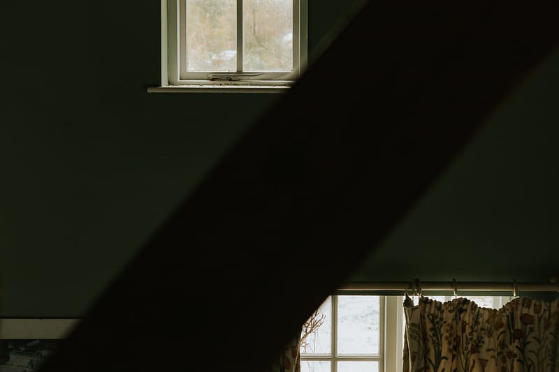 windows_staircase_rustic_cottage
